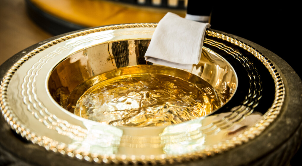 Døbefont med dåbsklud