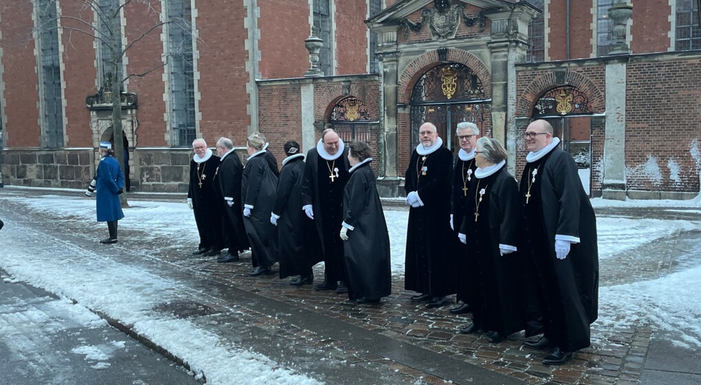 Biskopperne foran Holmens Kirke