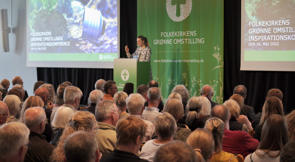 Kirke- og kulturminister Ane Halsboe-Jørgensen på talerstolen foran tilhørerne