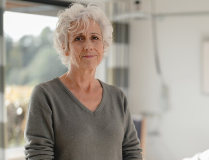 Portræt af hospicepræst Ingeborg Kastberg på hospicestue